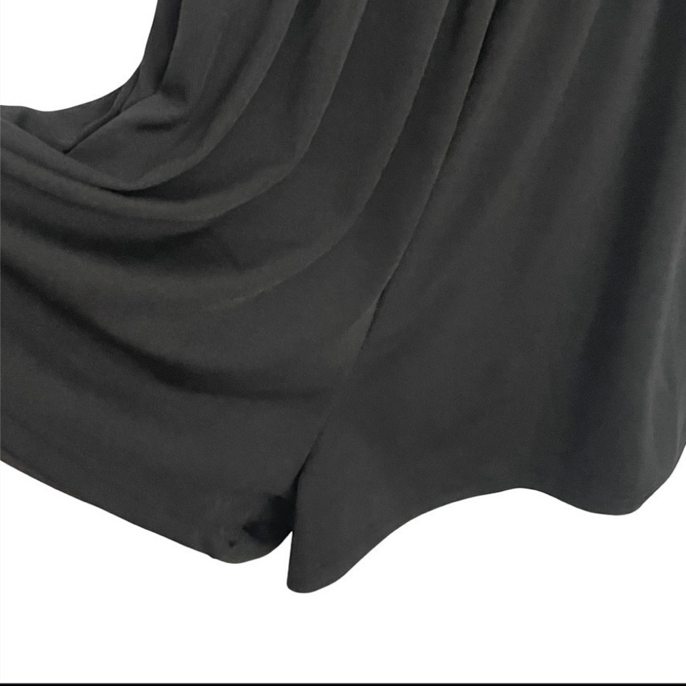 Black Sleeveless Romper - Picture 3 of 11